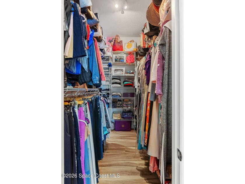 ONE OF A KIND! Space, privacy, and flexibility--all under one - photo 27