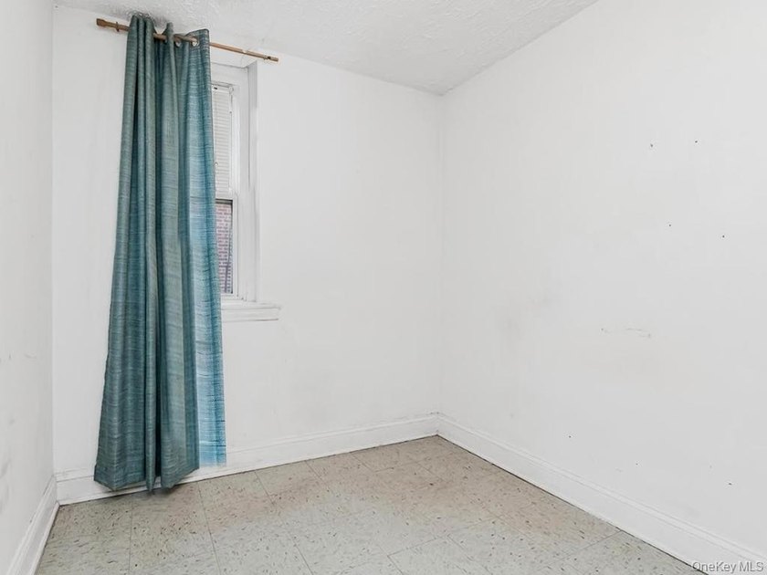 Welcome to 1858 Phelan Place in the Morris Heights section of - photo 29