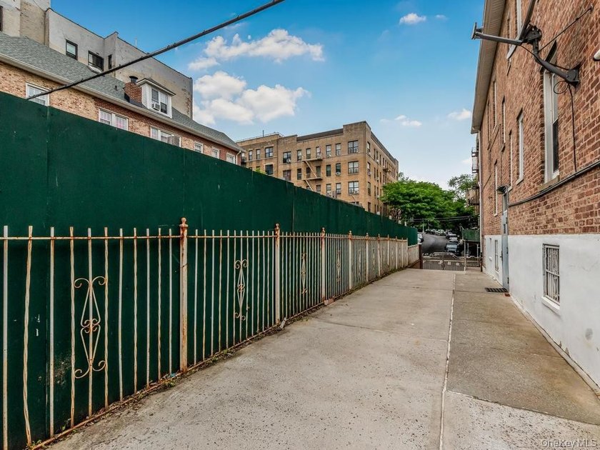 Welcome to 1858 Phelan Place in the Morris Heights section of - photo 41