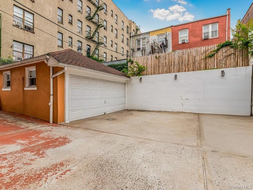 Welcome to 1858 Phelan Place in the Morris Heights section of - photo 42