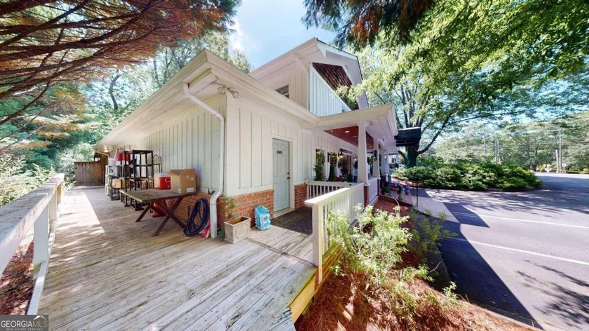 Unlock the potential of this exceptional commercial property - photo 4