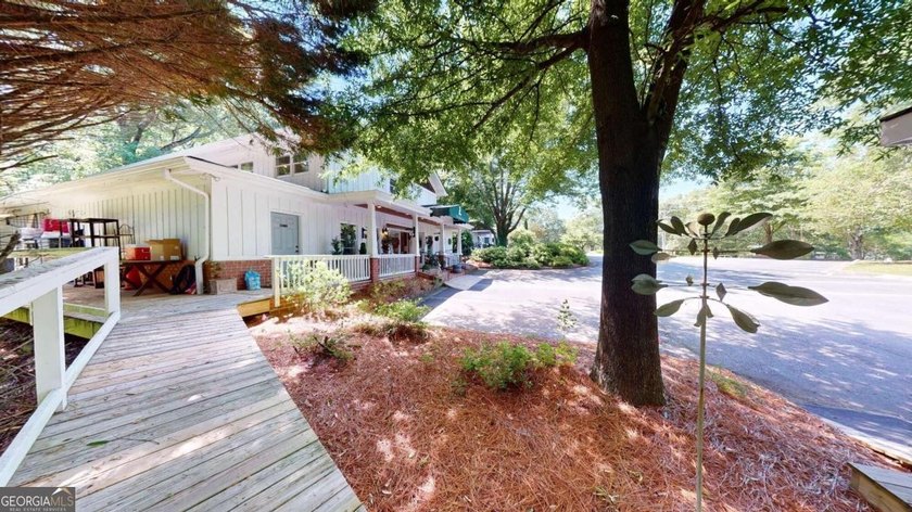 Unlock the potential of this exceptional commercial property - photo 6
