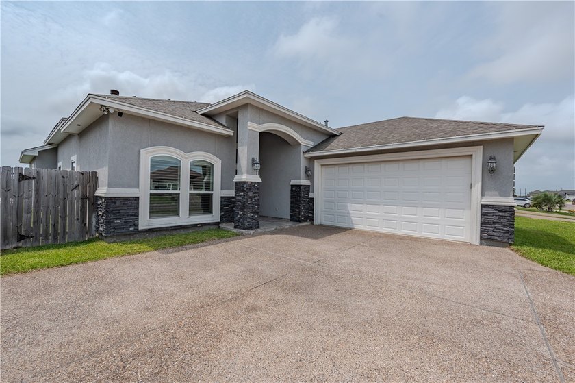 Discover luxury living in this beautifully designed 4-bedroom - photo 2