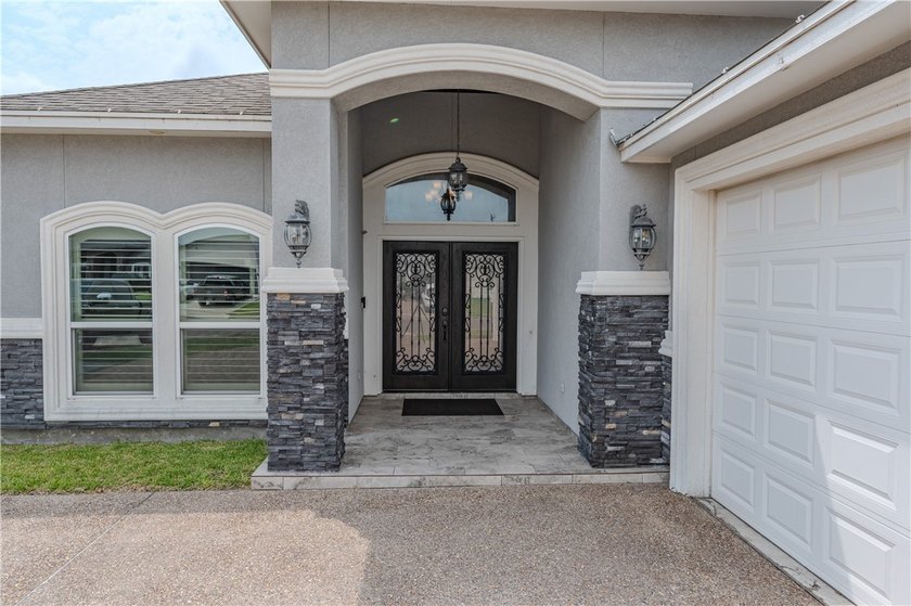Discover luxury living in this beautifully designed 4-bedroom - photo 3