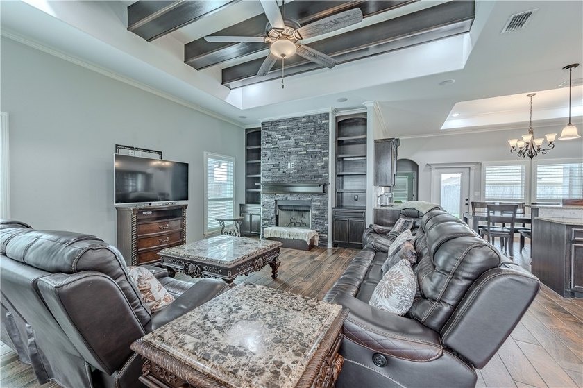 Discover luxury living in this beautifully designed 4-bedroom - photo 5