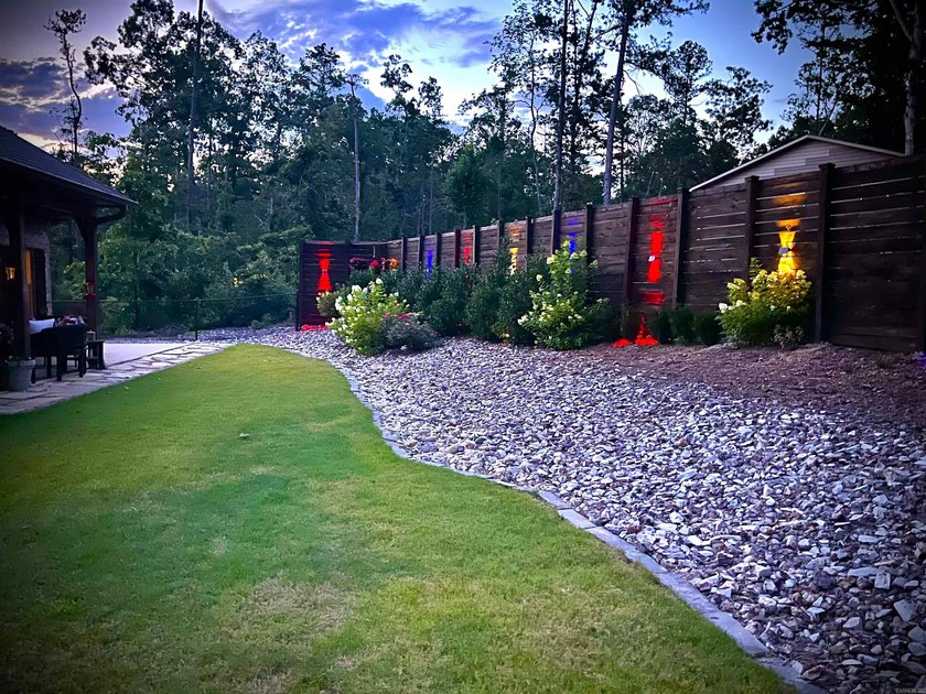This beautifully maintained home is *move in ready* and offers - photo 15