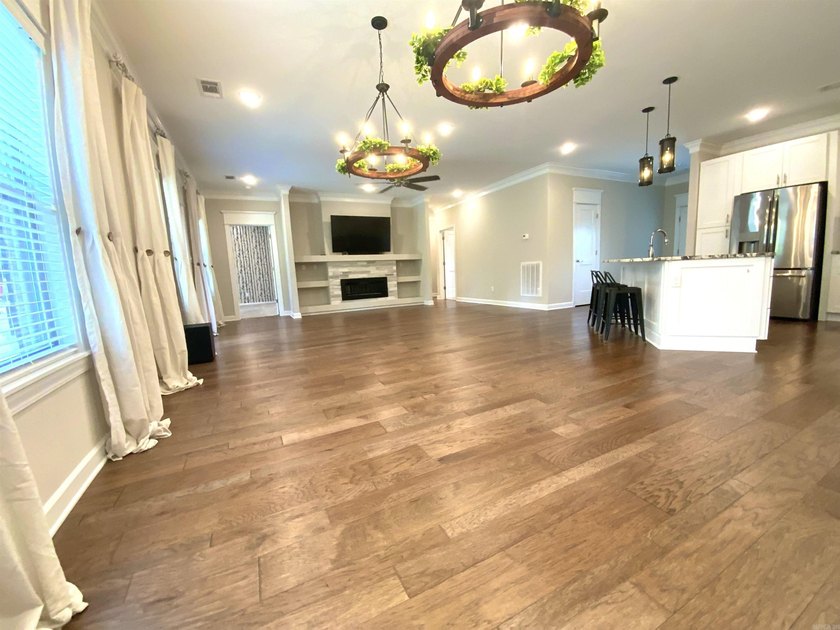 This beautifully maintained home is *move in ready* and offers - photo 21