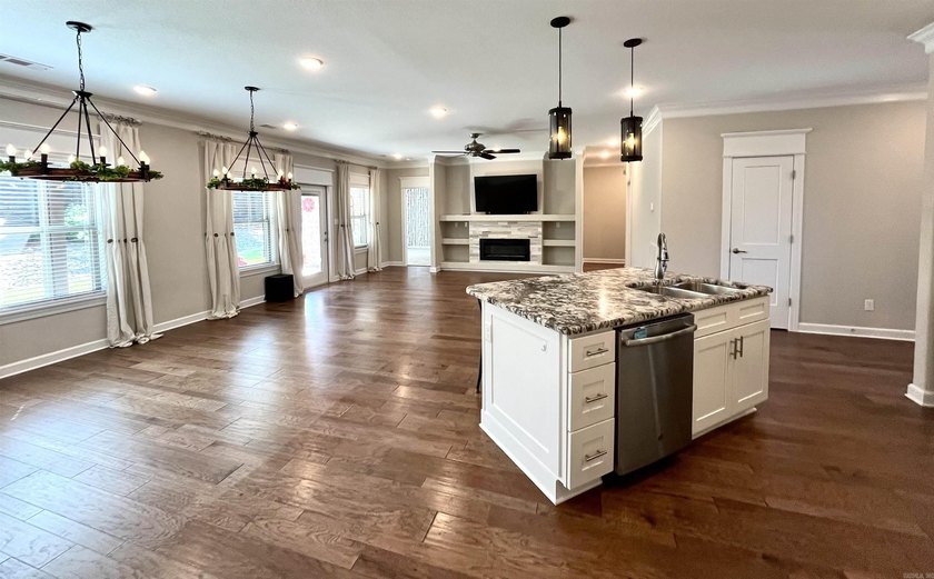 This beautifully maintained home is *move in ready* and offers - photo 22