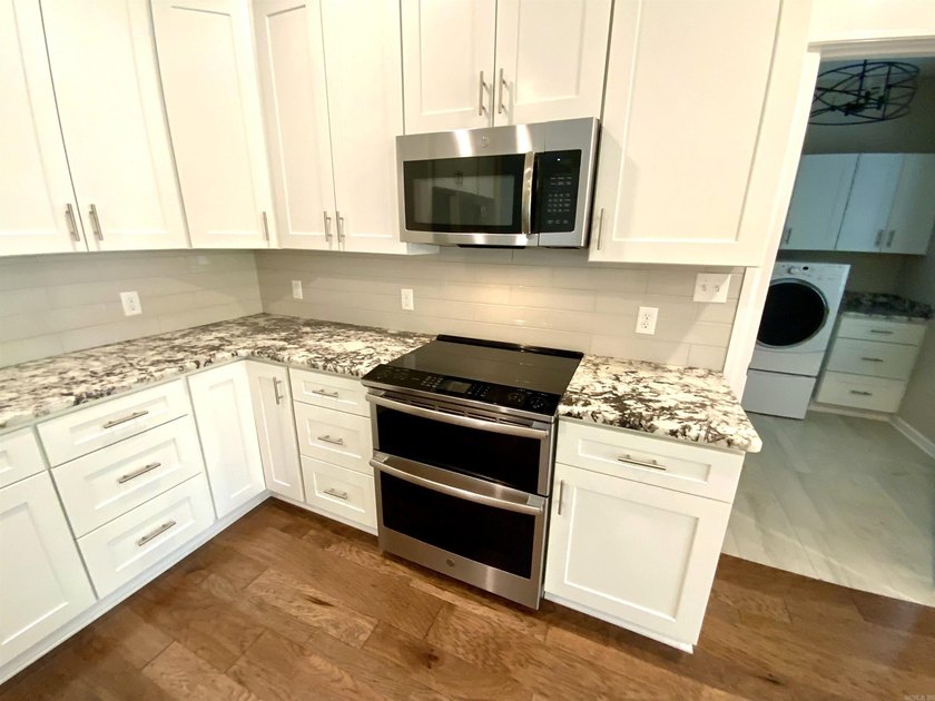 This beautifully maintained home is *move in ready* and offers - photo 25