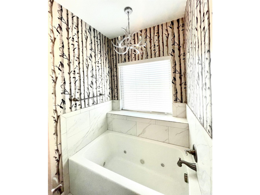 This beautifully maintained home is *move in ready* and offers - photo 37