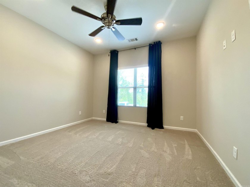 This beautifully maintained home is *move in ready* and offers - photo 41