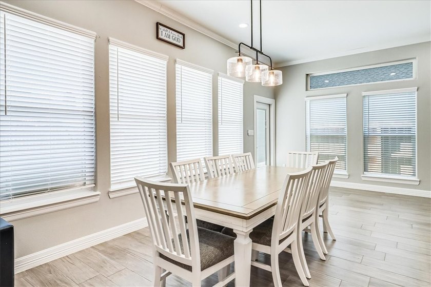 Now here is your chance to move-into this.... Beautiful Home - photo 11