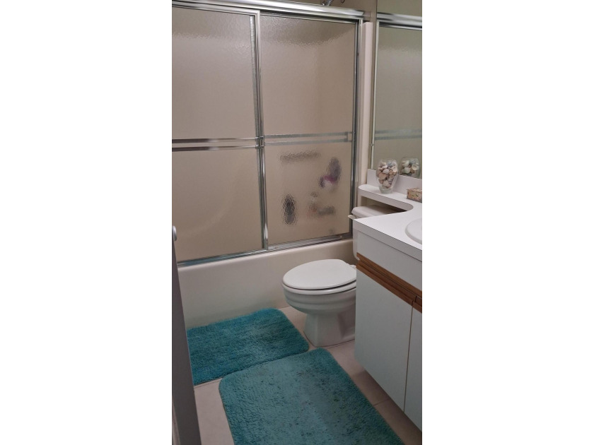 Welcome to this bright and Beautiful Maintained, Fully Furnished - photo 12