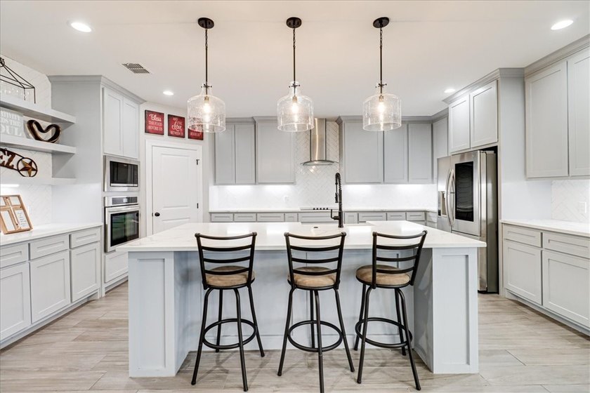 Now here is your chance to move-into this.... Beautiful Home - photo 15