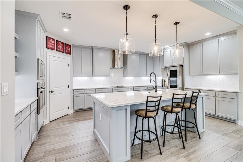 Now here is your chance to move-into this.... Beautiful Home - photo 16