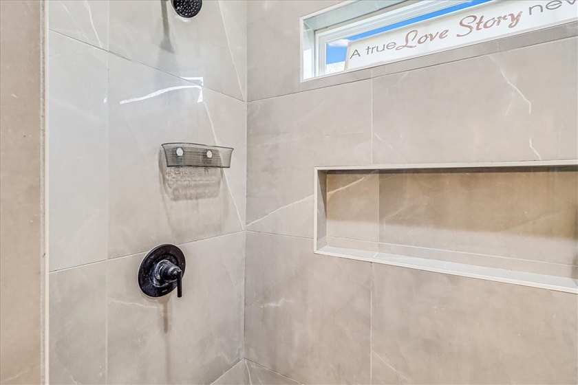 Now here is your chance to move-into this.... Beautiful Home - photo 27