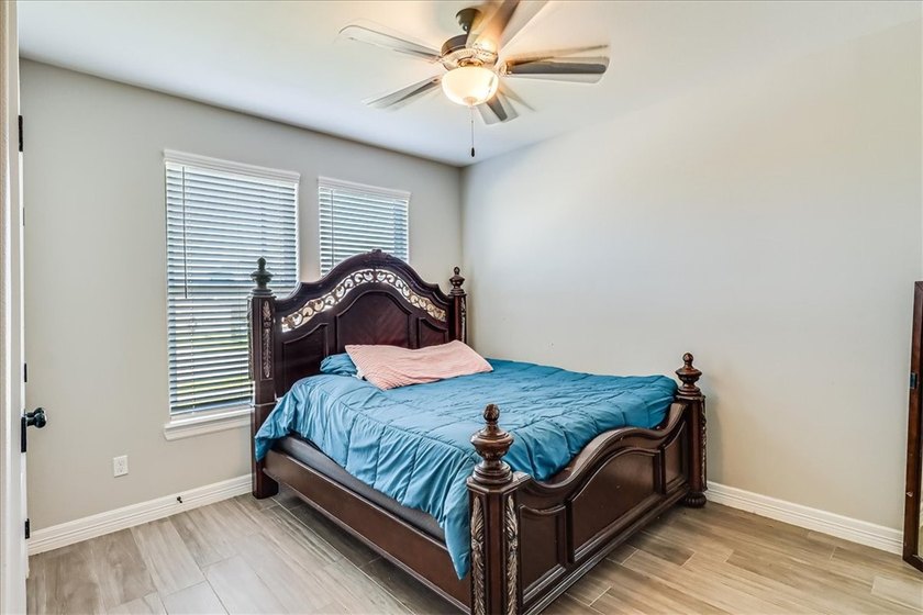 Now here is your chance to move-into this.... Beautiful Home - photo 30