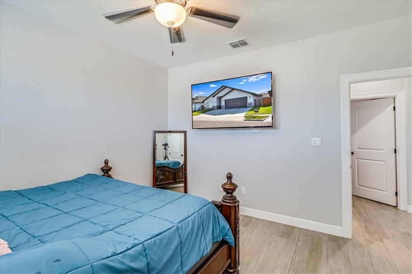 Now here is your chance to move-into this.... Beautiful Home - photo 31