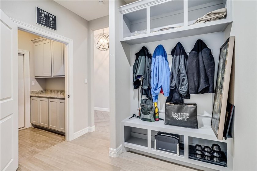 Now here is your chance to move-into this.... Beautiful Home - photo 38