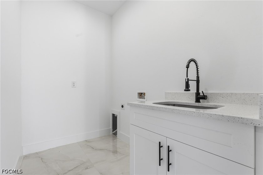 Welcome to this stunning NEW CONSTRUCTION beauty in Cape Coral - photo 24