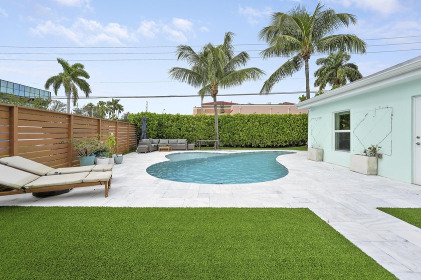 Welcome to a truly exceptional home where timeless design - photo 36