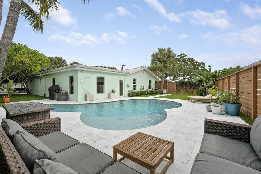 Welcome to a truly exceptional home where timeless design - photo 37