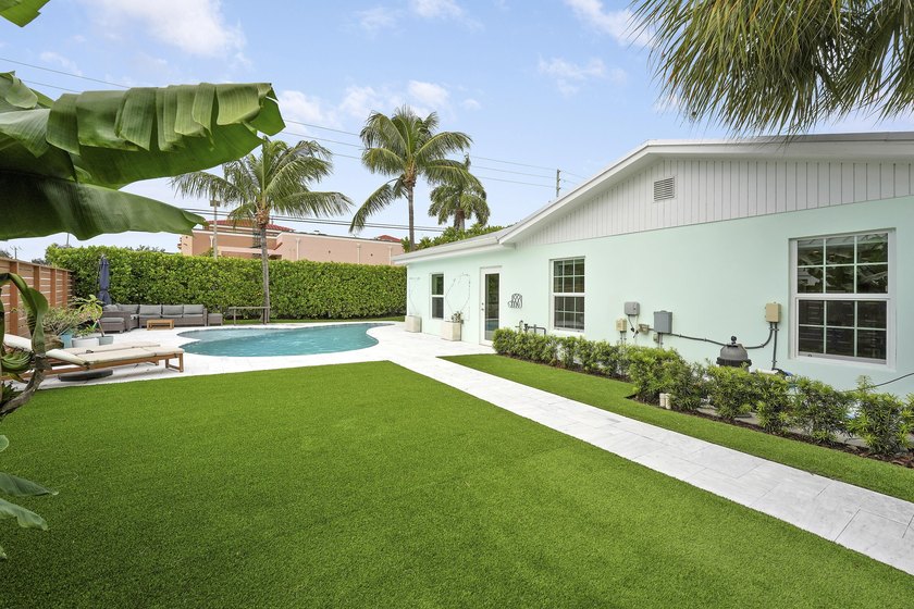 Welcome to a truly exceptional home where timeless design - photo 39