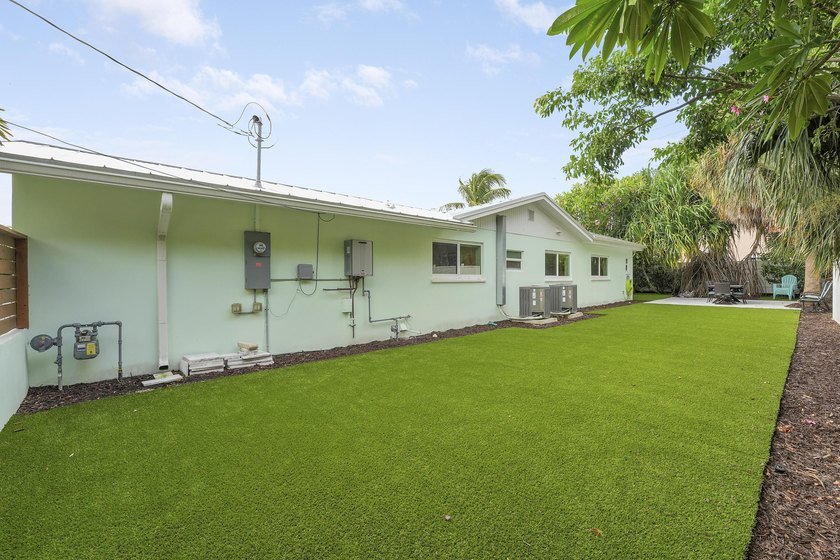 Welcome to a truly exceptional home where timeless design - photo 41