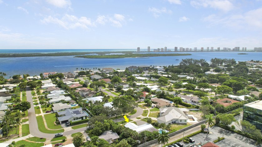 Welcome to a truly exceptional home where timeless design - photo 46