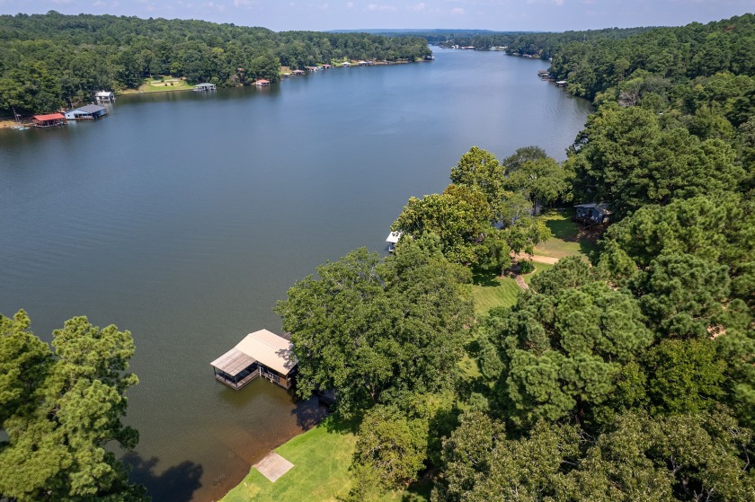 4/2.5/2 Waterfront on Lake Jacksonville with Concrete Circle Driv - photo 2