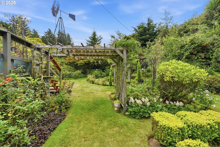 This beautifully maintained 1966 mid-century split-level home is - photo 47