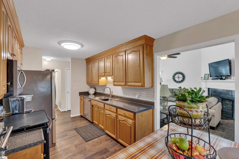 Welcome home to this charming split-bedroom RANCH, a - photo 7