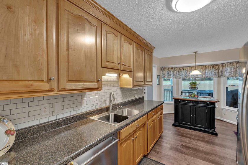 Welcome home to this charming split-bedroom RANCH, a - photo 8