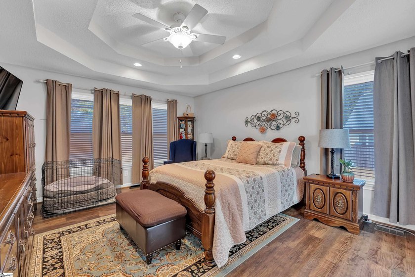 Welcome home to this charming split-bedroom RANCH, a - photo 10