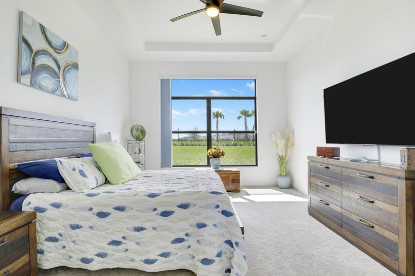 Room for everyone in this 3BR/3BA + bonus room or 4th bedroom - photo 21