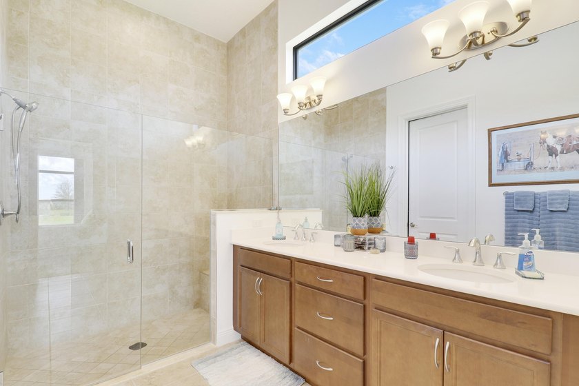 Room for everyone in this 3BR/3BA + bonus room or 4th bedroom - photo 22