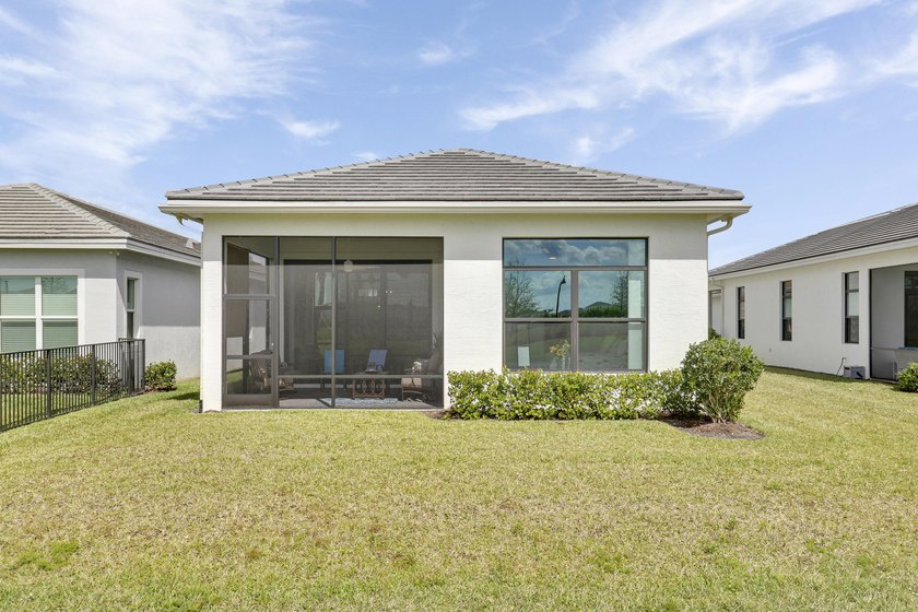 Room for everyone in this 3BR/3BA + bonus room or 4th bedroom - photo 35