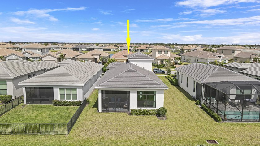 Room for everyone in this 3BR/3BA + bonus room or 4th bedroom - photo 36