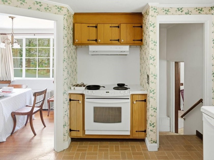This one-owner home offers 2 bedrooms, 1 bathroom, and endless - photo 11
