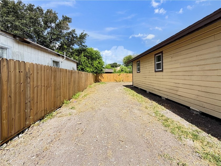 Recently renovated 3-bedroom, 1-bath home on a 0.11-acre lot - photo 6