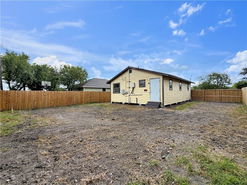Recently renovated 3-bedroom, 1-bath home on a 0.11-acre lot - photo 8