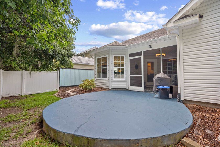 This 3 bed/2 bath charming coastal cottage is nestled within The - photo 32