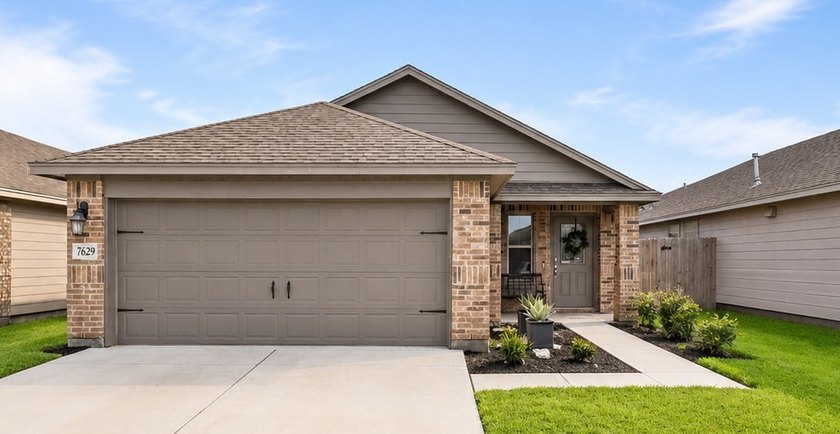 Welcome to easy living at 7629 Shadow Rider Lane! This - photo 2