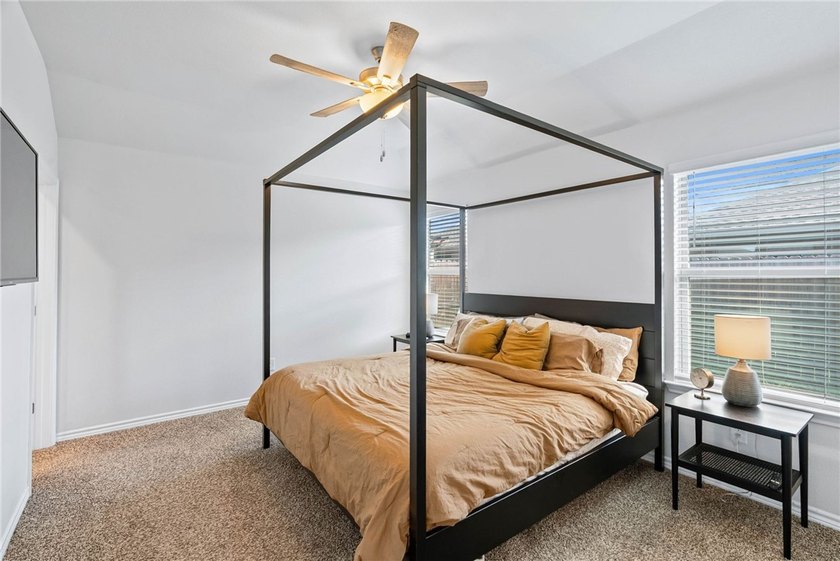 Welcome to easy living at 7629 Shadow Rider Lane! This - photo 9