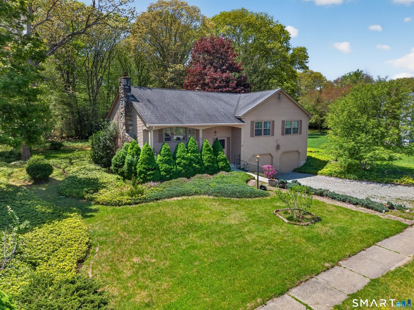 Ideally located in one of Mystic's most sought-after - photo 2