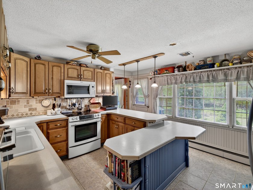 Ideally located in one of Mystic's most sought-after - photo 6