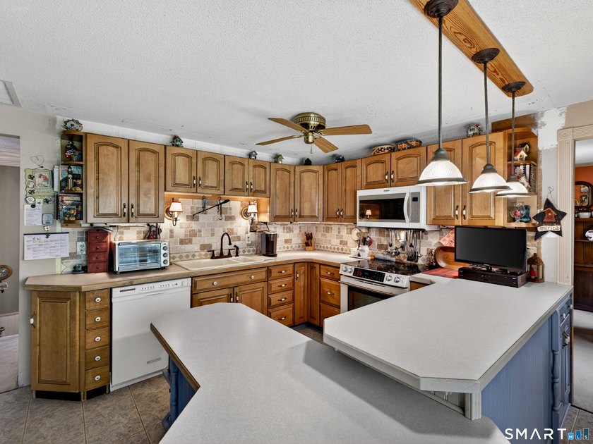 Ideally located in one of Mystic's most sought-after - photo 7