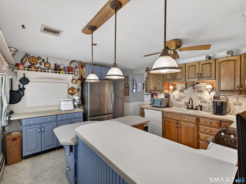 Ideally located in one of Mystic's most sought-after - photo 8