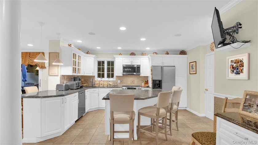 Located in Merrick, this spacious 4 Bedroom, 2.5 Bathroom - photo 11
