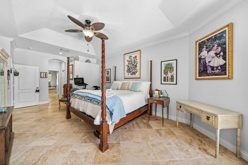 Quality Permeates this Gorgeous Estate, versatile 3-way split - photo 12